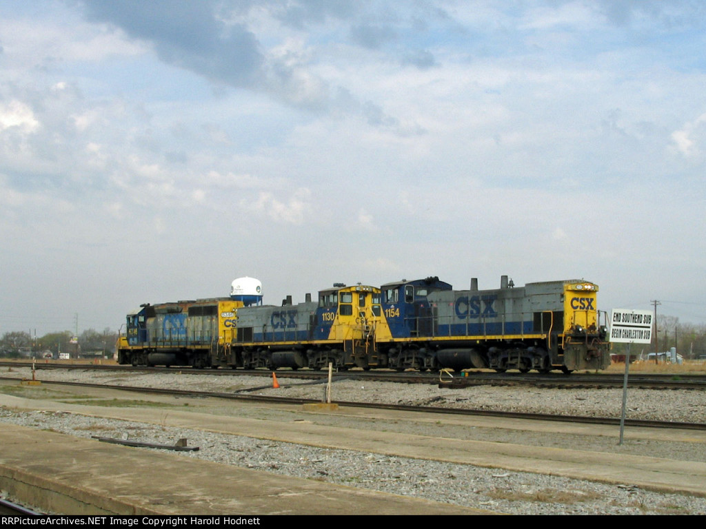 CSX 1154, 1130, & 6346 work the yard